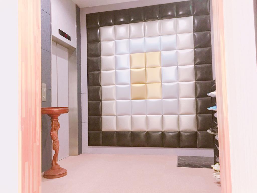 Guest House Gloire Osaka Bagian luar foto