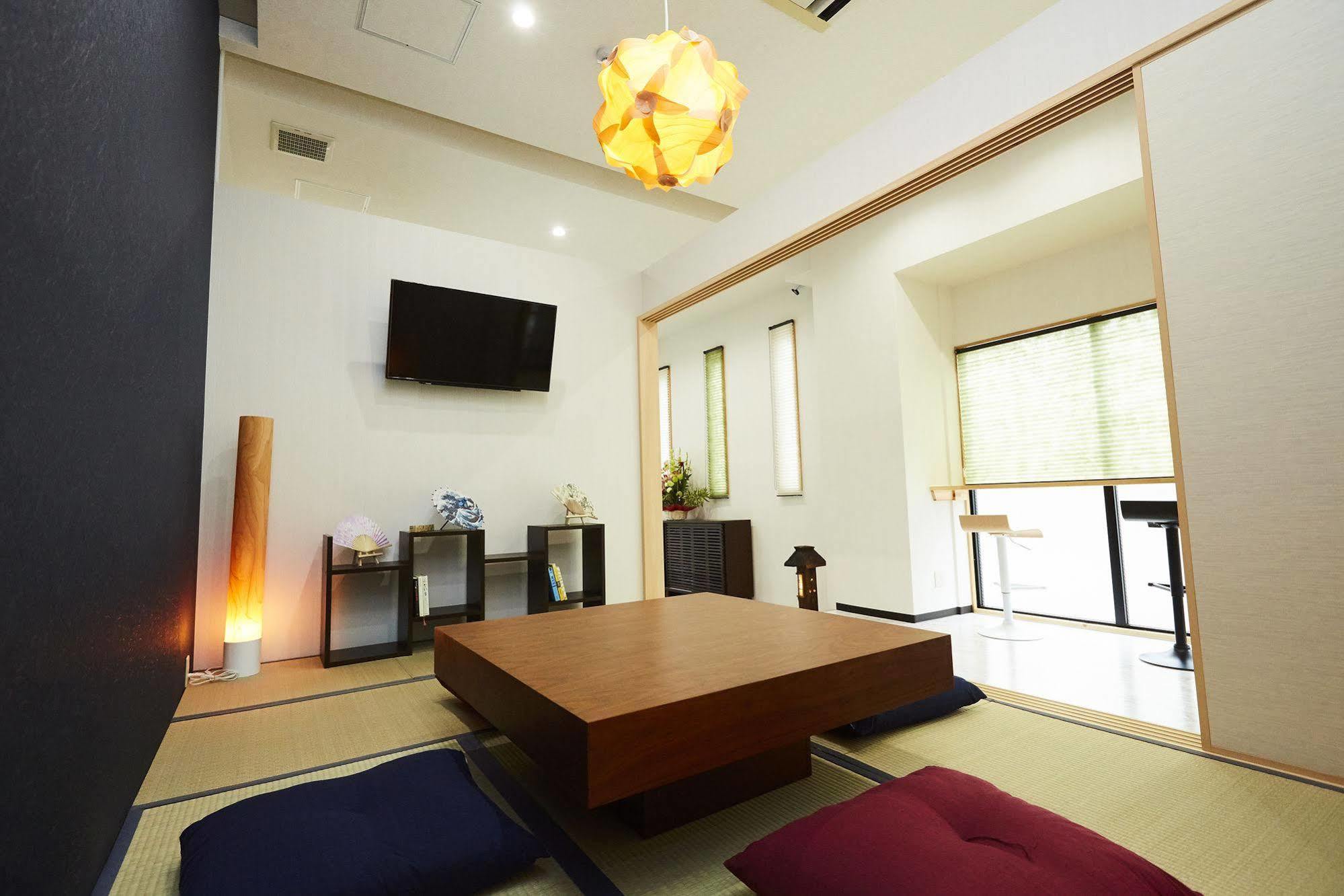 Guest House Gloire Osaka Bagian luar foto