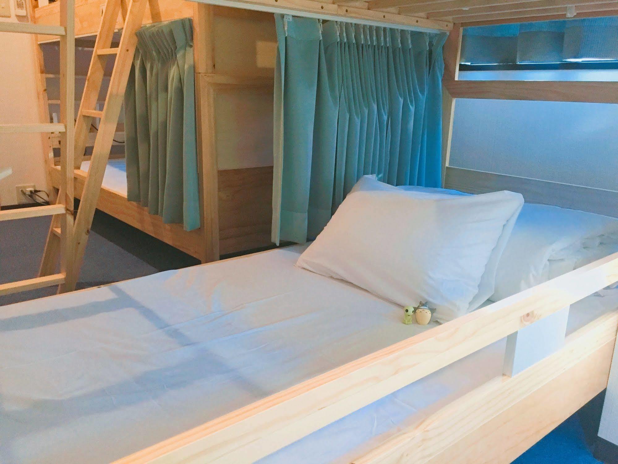 Guest House Gloire Osaka Bagian luar foto