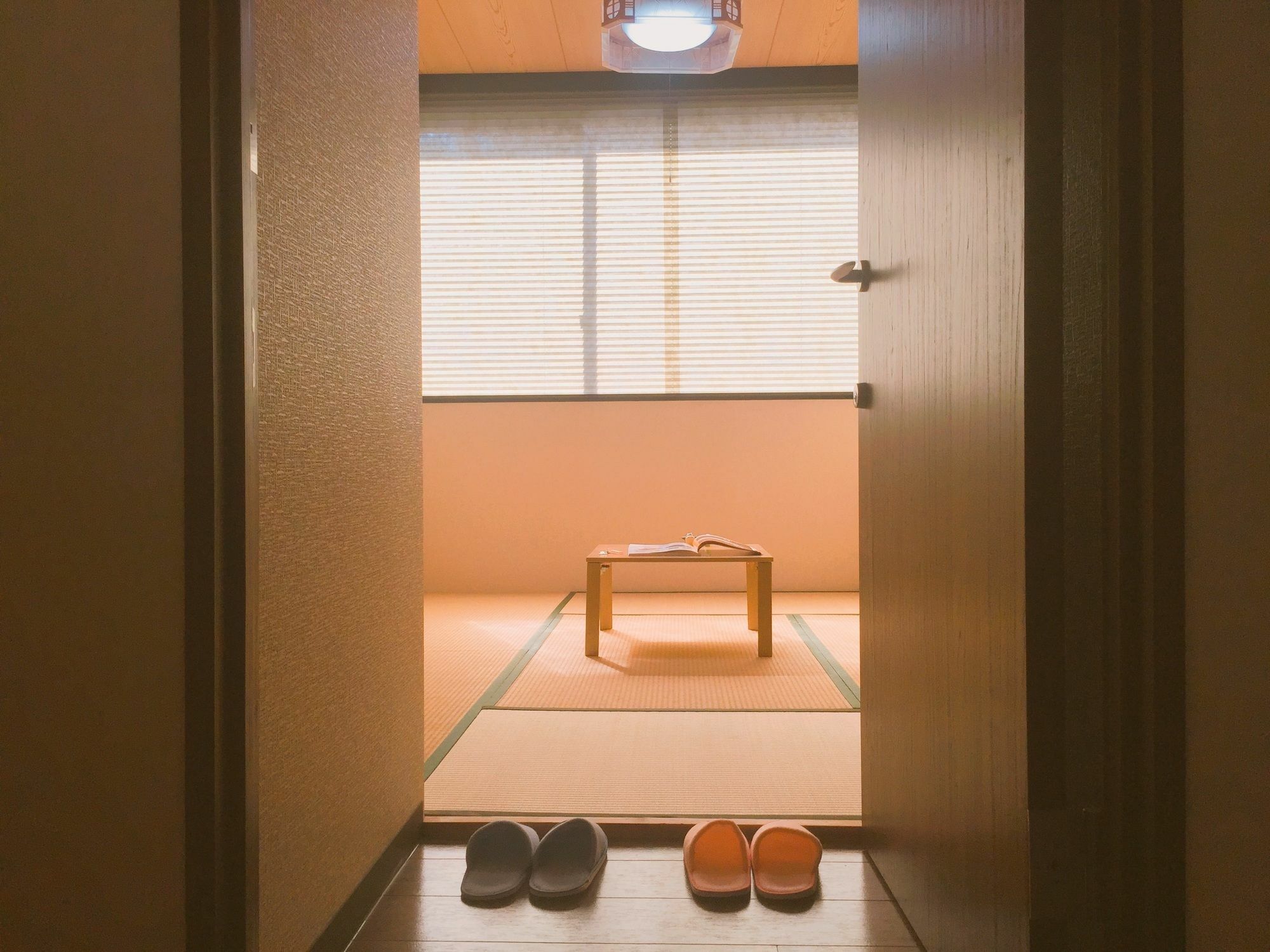 Guest House Gloire Osaka Bagian luar foto