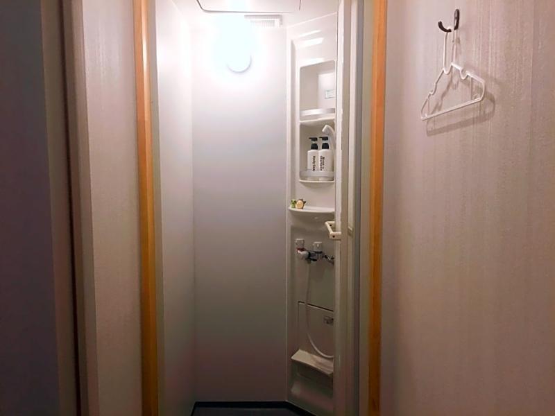 Guest House Gloire Osaka Bagian luar foto